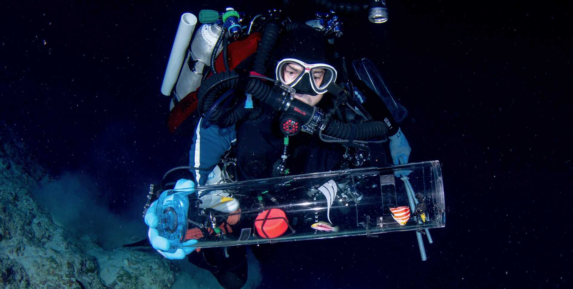 Steinhart Aquarium director scuba diving with subCAS device in French Polynesia. Photo by Luiz Rocha