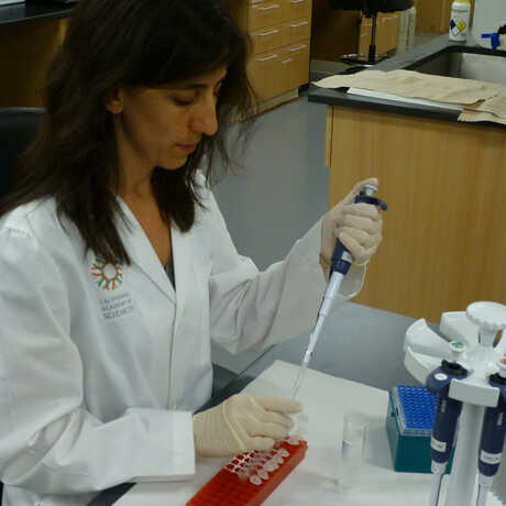 Lab technician in the Academy's Center for Comparative Genomics