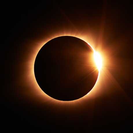 Dramatic total solar eclipse photo by Jongsun Lee on Unsplash