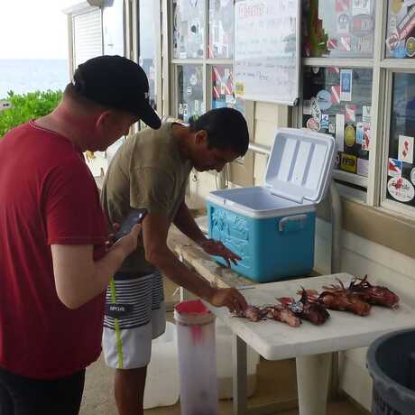 Luiz Rocha explaining the issues with invasive lionfish to guests