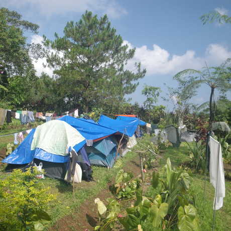 Banahaw basecamp dries out after rains. 