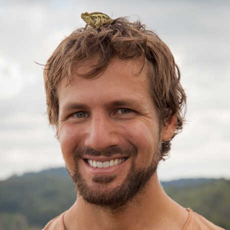 Marcus Westberg with a chameleon on his head