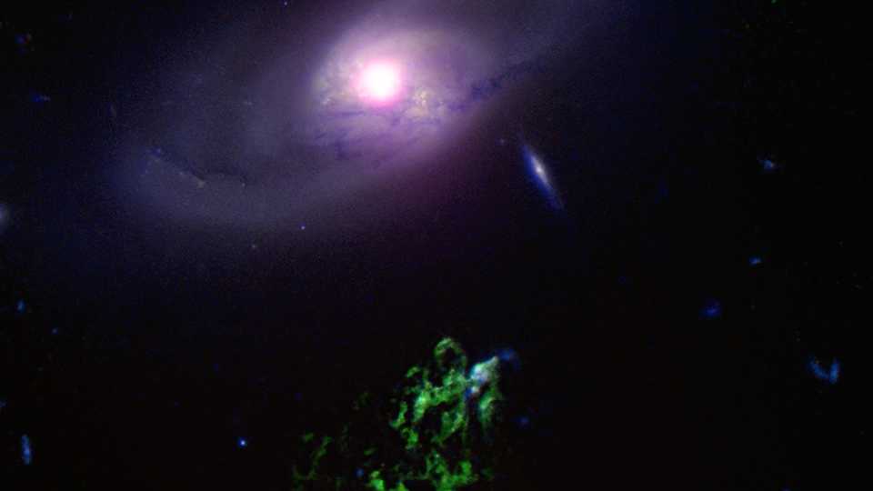 Black hole in IC 2497 giving Hanny’s Voorwerp its glow