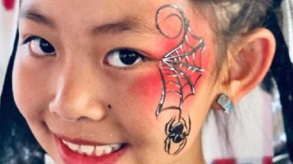 girl with spider face paint